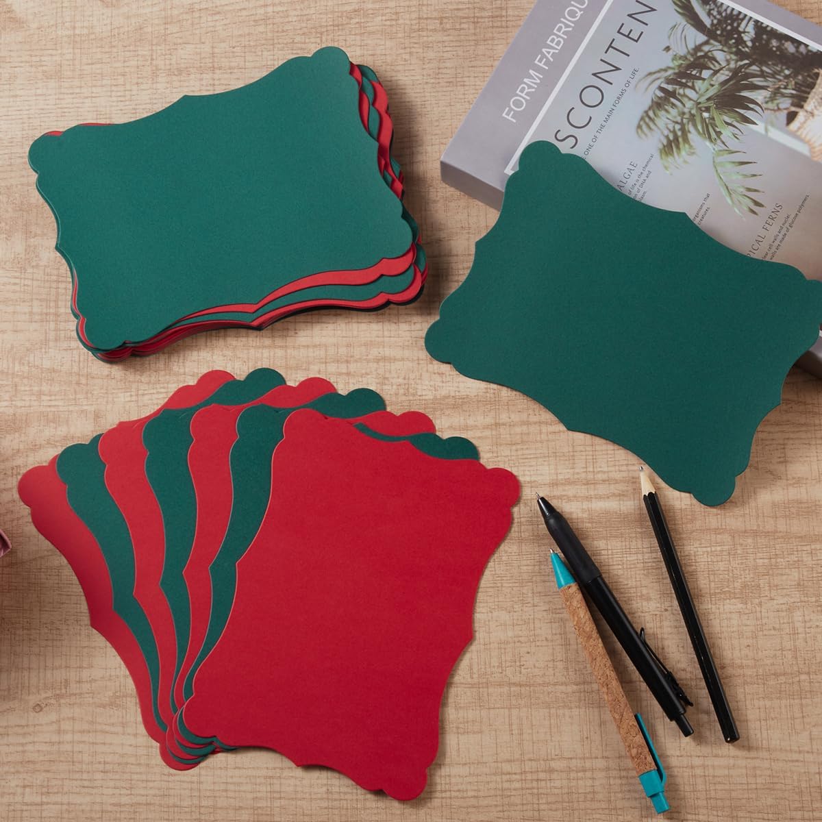 50 Pack Christmas Blank Kraft Cards Cardstock Thick Paper Brown Greeting Cards for DIY Gift Card Menus, Baby Shower and Wedding Invitations (Christmas Red/Green, 4x6IN)