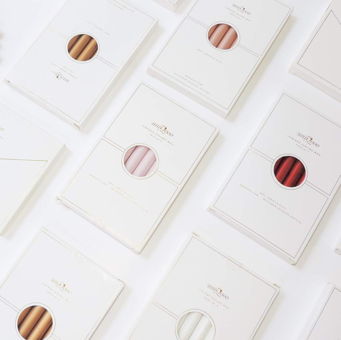 UNIQOOO Mailable Glue Gun Sealing Wax Sticks for Wax Seal Stamp - Metallic Silver, Great for Christmas Cards, Wedding Invitations, Cards Envelopes, Snail Mails, Wine Packages, Gift Ideas, Pack of 8