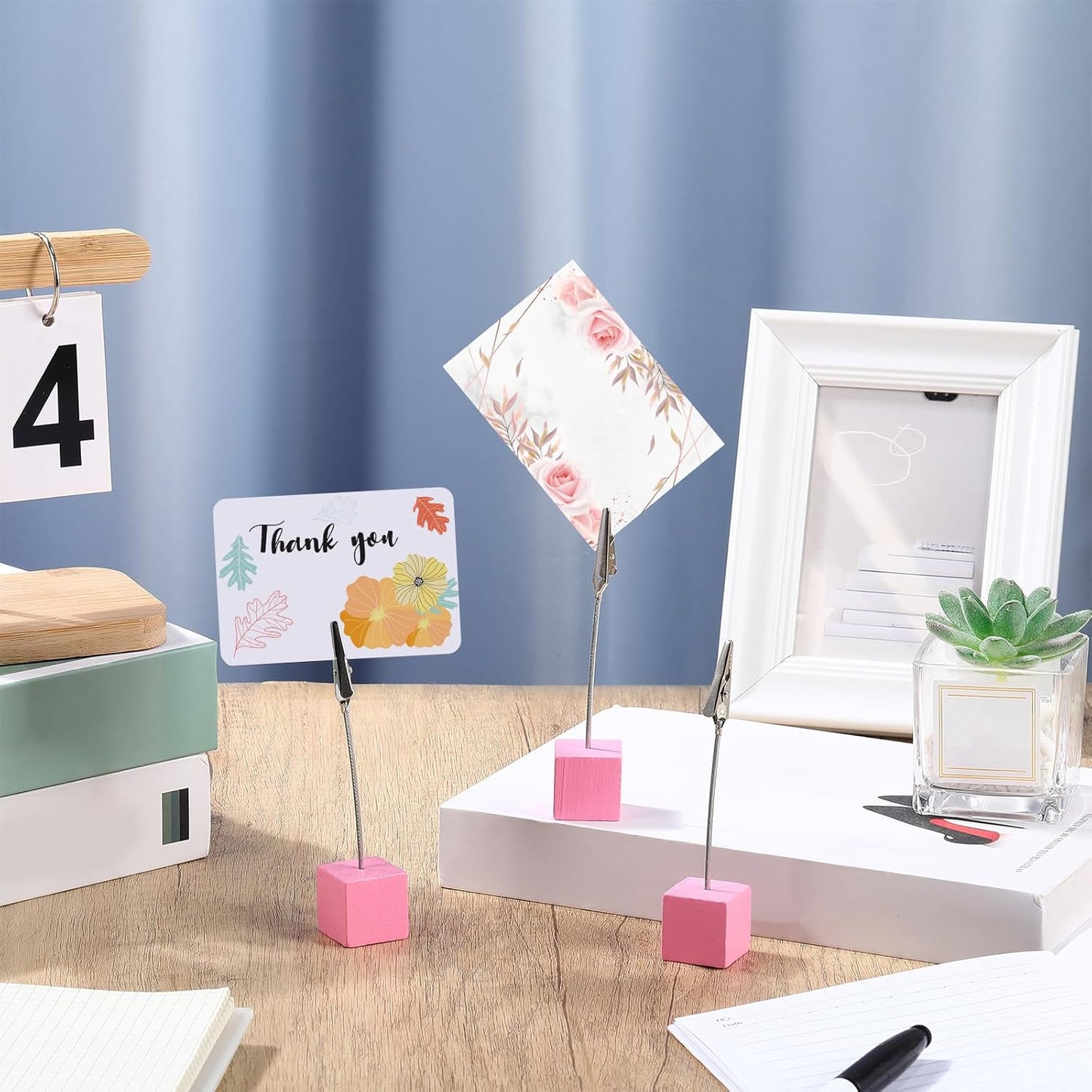 20 Pcs Cube Base Memo Clip Holder with Alligator Clip Wood Table Number Holder Cube Base Place Card Stand Mini Photo Menu Stand for Displaying Number Card(Pink)