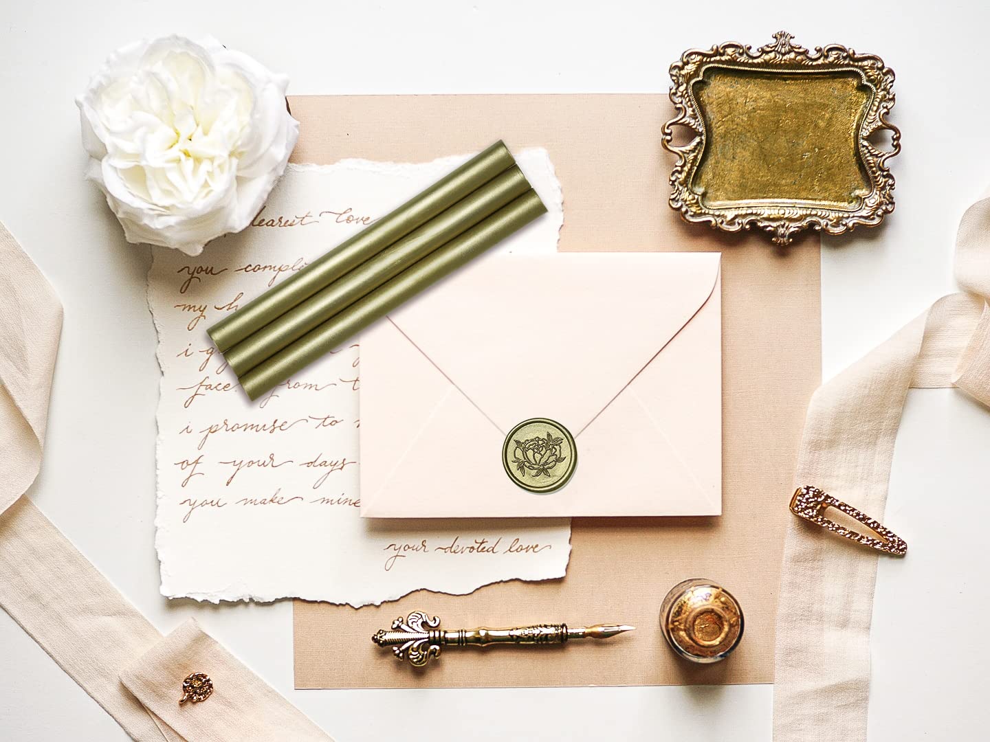 UNIQOOO Mailable Glue Gun Sealing Wax Sticks for Wax Seal Stamp - Metallic Green Gold, Great for Wedding Invitations, Cards Envelopes, Snail Mails, Wine Packages, Gift Ideas, Pack of 8