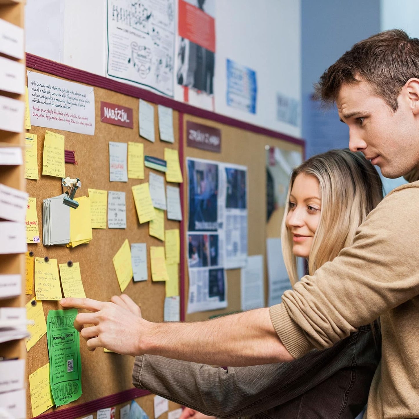 Push Pins for Cork Board,Black Flat Push Pins for Wall Hangings,60 Count Thumb Tacks Plastic Head with Steel Point for Bulletin Board in Reusable Box