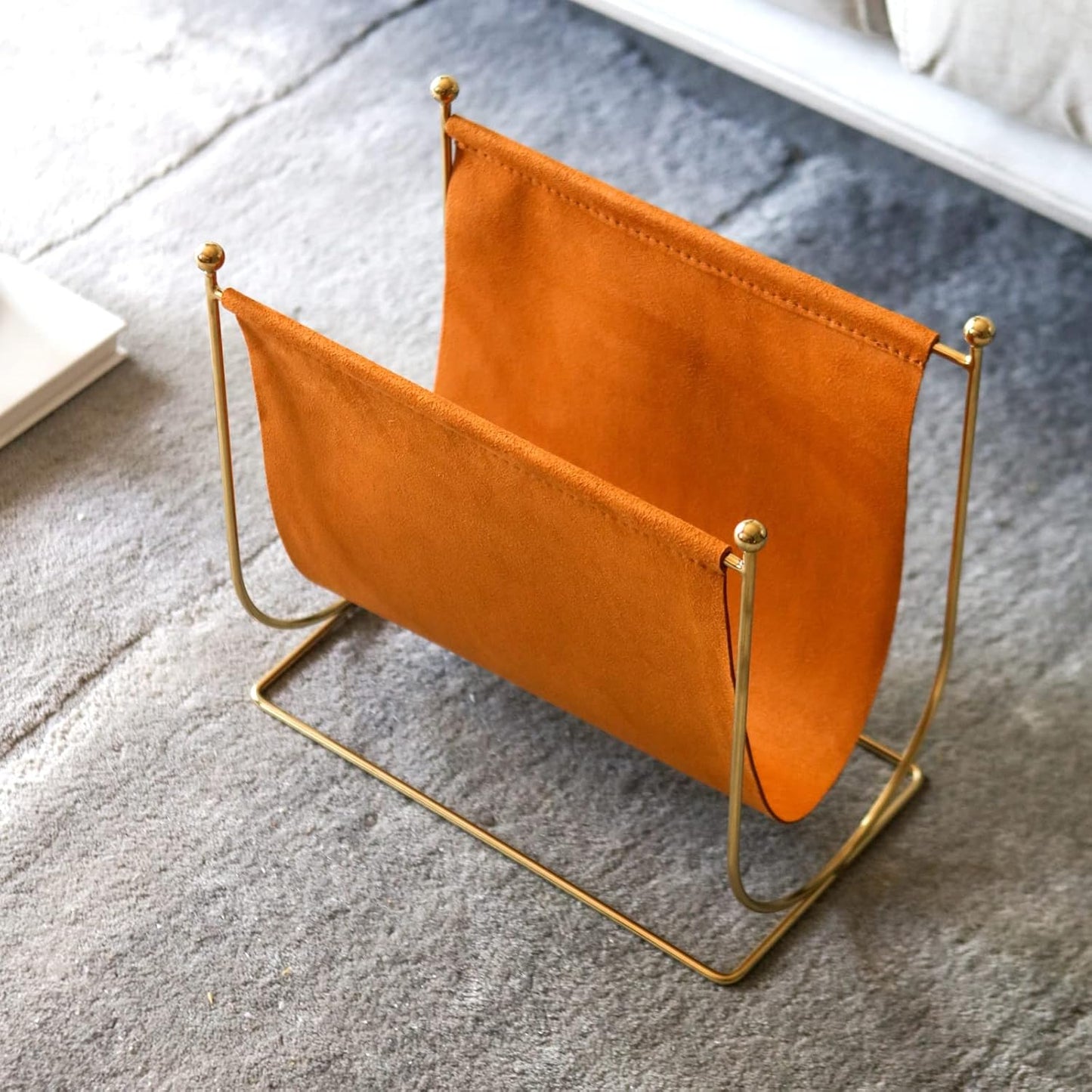 Plated Metal Wire and Suede Leather Magazine Holder Rack, Standing Rack for Magazines, Books, Newspapers, Home Staging Decoration